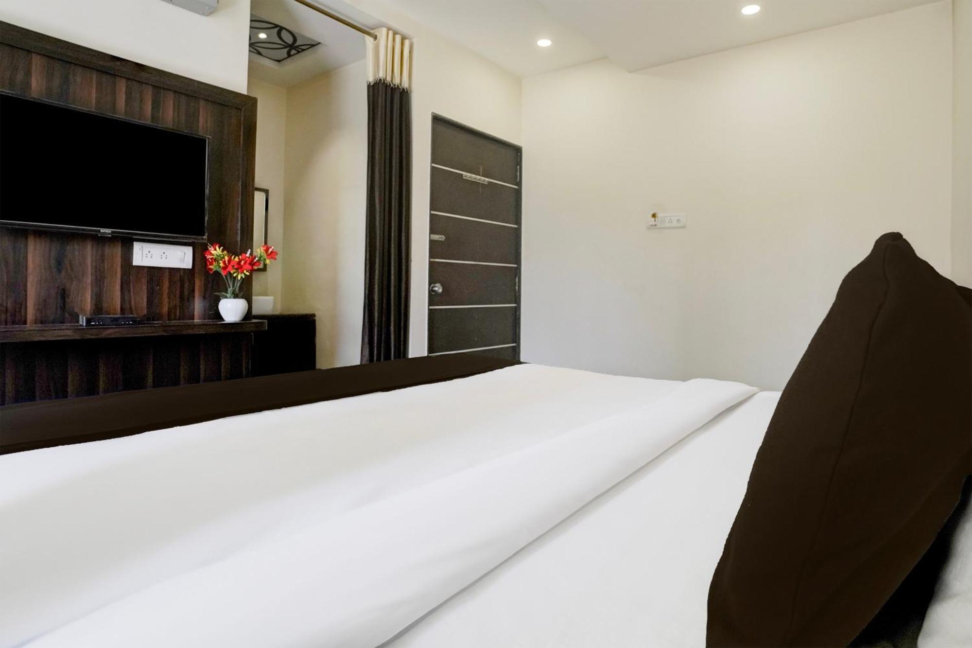 Super Hotel O Chhatrapati Nagar Ширди Екстериор снимка