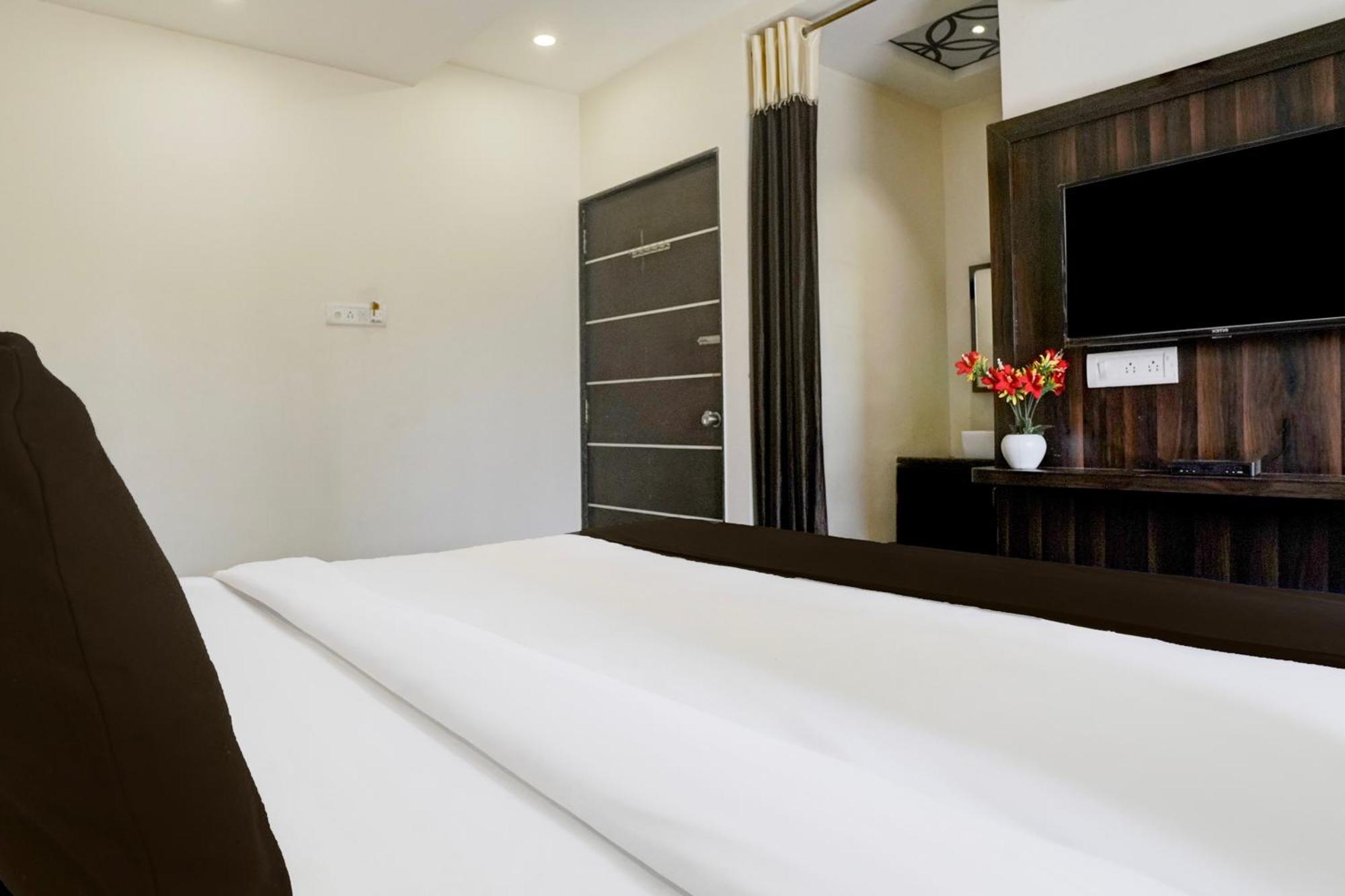 Super Hotel O Chhatrapati Nagar Ширди Екстериор снимка